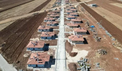 Kilis’te Depremzedelere Yeni Köy Evleri Teslim Edilmeye Başlandı